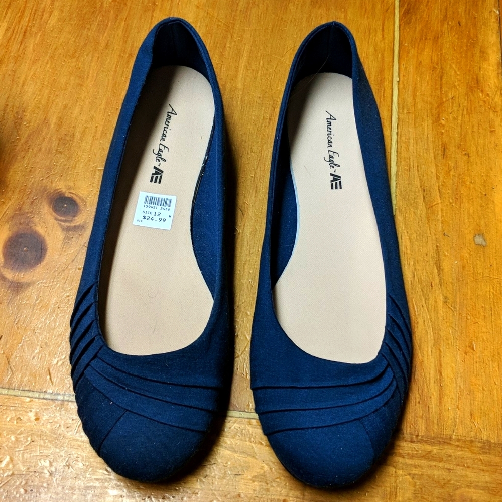 Navy size 12 Wide flats
